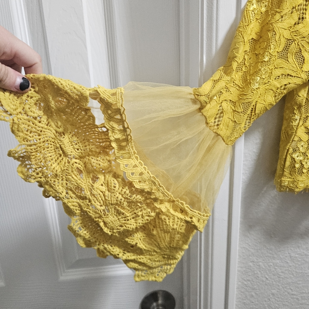 Lovesong Yellow Lace Women's Top - Picture 4 of 4